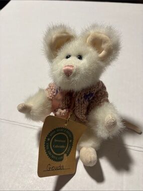 Boyds Bears Vintage Gouda   Cream & Pink Mousie Plush in Knit Sweater